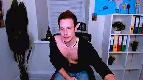 Snapshot of leo_mooree chatting on 30, 10, 2025 Leo online show from 30, 10, 2025