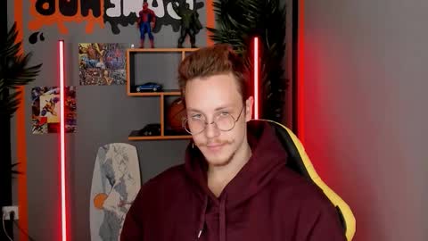 Snapshot of leo_mooree chatting on 4, 11, 2025 Leo online show from 4, 11, 2025