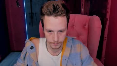 Snapshot of leo_mooree chatting on 6, 11, 2025 Leo online show from 6, 11, 2025