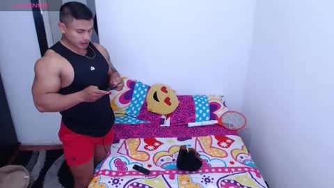 Snapshot of leo_muscleboy chatting on 8, 2, 2025 Leo online show from 8, 2, 2025