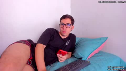 Snapshot of leoandviolet chatting on 20, 1, 2025 Carlos Alissa. Help us to reach 100 likes online show from 20, 1, 2025