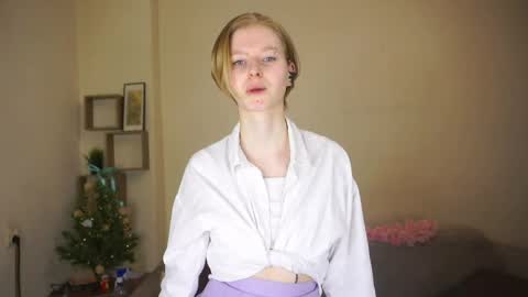 Snapshot of leolakorner chatting on 24, 3, 2026 Hello Im Roxy Im just starting my journey here so lets get acquainted online show from 24, 3, 2026