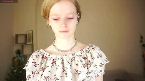 Snapshot of leolakorner chatting on 29, 3, 2026 Hello Im Roxy Im just starting my journey here so lets get acquainted online show from 29, 3, 2026