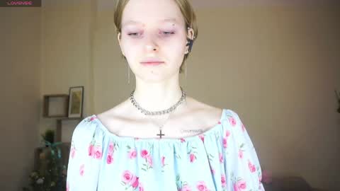 Snapshot of leolakorner chatting on 4, 4, 2026 Hello Im Roxy Im just starting my journey here so lets get acquainted online show from 4, 4, 2026