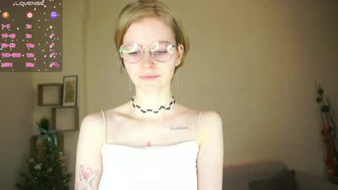 Snapshot of leolakorner chatting on 6, 4, 2026 Hello Im Roxy Im just starting my journey here so lets get acquainted online show from 6, 4, 2026