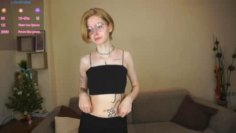 Snapshot of leolakorner chatting on 8, 4, 2026 Hello Im Roxy Im just starting my journey here so lets get acquainted online show from 8, 4, 2026