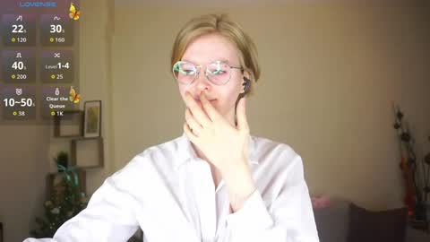 Snapshot of leolakorner chatting on 10, 4, 2026 Hello Im Roxy Im just starting my journey here so lets get acquainted online show from 10, 4, 2026
