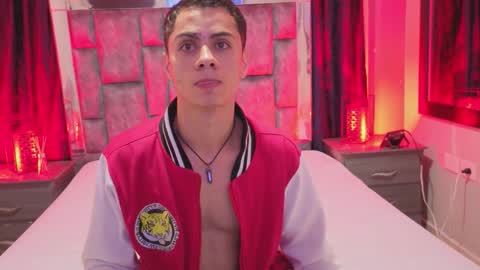 Snapshot of leomonnroe chatting on 8, 2, 2026 leomonnroe online show from 8, 2, 2026