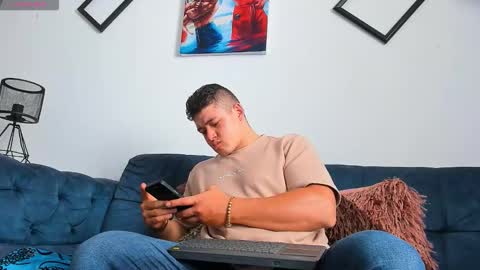 Snapshot of leon_ssmoron chatting on 14, 9, 2025 Leon Smoron online show from 14, 9, 2025