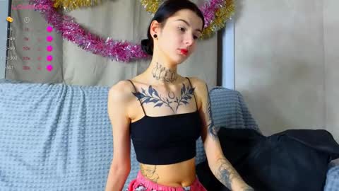 Snapshot of leonahines chatting on 23, 12, 2025 Donna online show from 23, 12, 2025