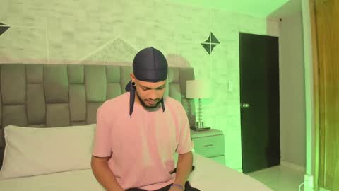 Snapshot of leonardgrant_ chatting on 23, 12, 2024 Leonard online show from 23, 12, 2024