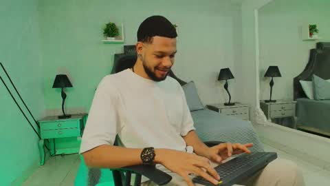 Snapshot of leonardgrant_ chatting on 25, 2, 2025 Leonard online show from 25, 2, 2025