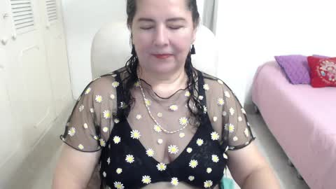 leonela   online show from 2, 5, 2026