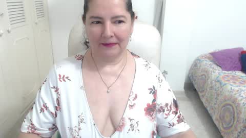 leonela   online show from 8, 5, 2026