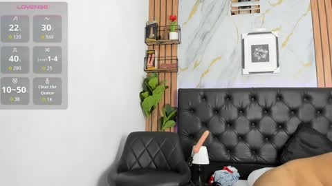 Snapshot of leonferoz7 chatting on 11, 4, 2026 leonferoz7 online show from 11, 4, 2026