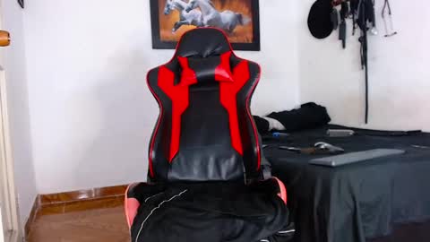 Snapshot of leonidas_k18 chatting on 4, 3, 2025 ANDRES online show from 4, 3, 2025