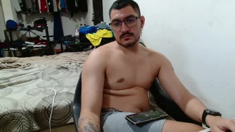 Snapshot of leonino231 chatting on 4, 4, 2026 leonino231 online show from 4, 4, 2026