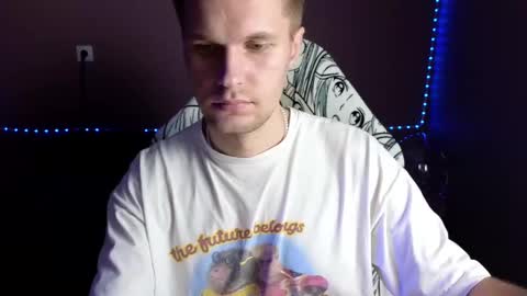 Snapshot of leonnextdoor chatting on 4, 1, 2025 Leon online show from 4, 1, 2025