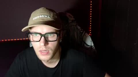 Snapshot of leonnextdoor chatting on 12, 1, 2025 Leon online show from 12, 1, 2025