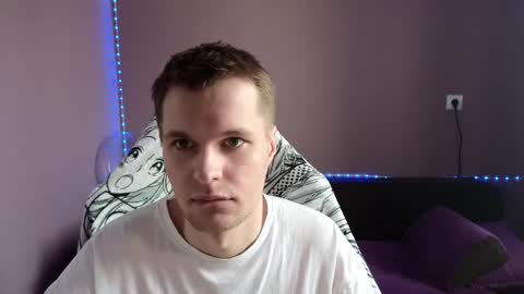 Snapshot of leonnextdoor chatting on 6, 3, 2025 Leon online show from 6, 3, 2025