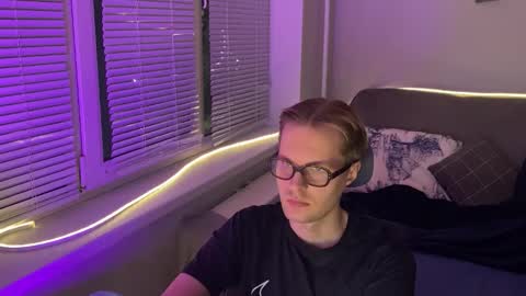 Snapshot of leonnextdoor chatting on 8, 1, 2026 Leon online show from 8, 1, 2026