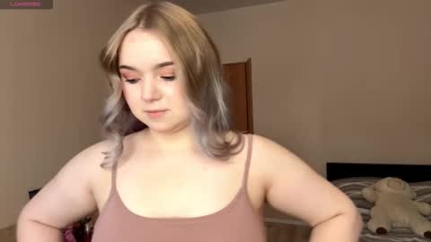 Hello everyone Im Lora Its my first day Were going to have fun together online show from 4, 2, 2026