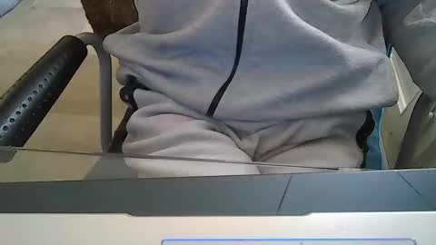 Snapshot of leoufdedingue chatting on 13, 10, 2025 CESTMOI75100 online show from 13, 10, 2025