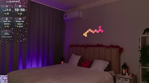 Nicole Moore online show from 5, 10, 2025