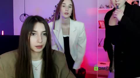 leslie_bird online show from 8, 5, 2026