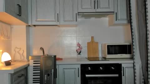  LESLIE   online show from 14, 10, 2025