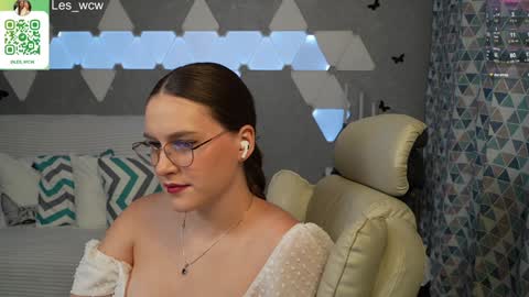 Snapshot of lesliekorfs chatting on 1, 2, 2025 LeslieKorfs online show from 1, 2, 2025