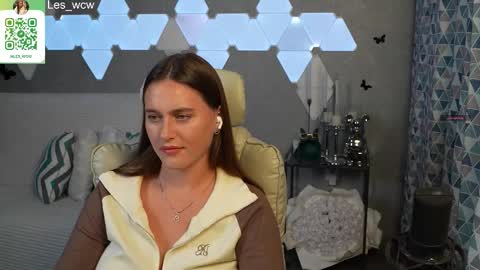 Snapshot of lesliekorfs chatting on 18, 9, 2025 LeslieKorfs online show from 18, 9, 2025