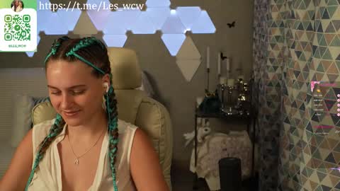 Snapshot of lesliekorfs chatting on 5, 10, 2025 LeslieKorfs online show from 5, 10, 2025