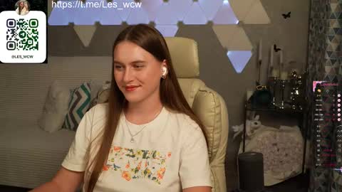 Snapshot of lesliekorfs chatting on 23, 10, 2025 LeslieKorfs online show from 23, 10, 2025