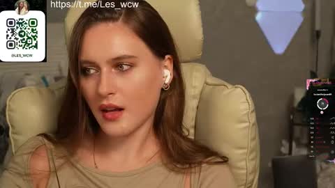 Snapshot of lesliekorfs chatting on 27, 10, 2025 LeslieKorfs online show from 27, 10, 2025