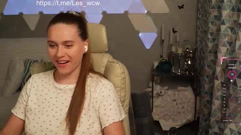 Snapshot of lesliekorfs chatting on 3, 11, 2025 LeslieKorfs online show from 3, 11, 2025