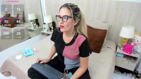 Lesly Santodomingo online show from 26, 3, 2026