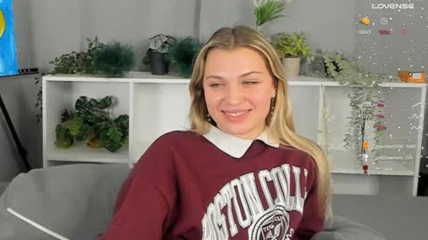 Snapshot of lesslimood chatting on 11, 12, 2024 Erin Open for long and cool pvts 3 online show from 11, 12, 2024