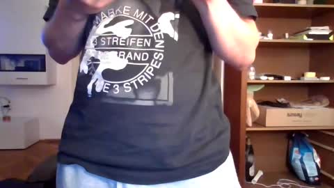 Snapshot of lestaro chatting on 7, 6, 2026 neoglo online show from 7, 6, 2026