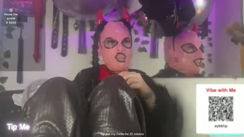 Snapshot of letsdoitbabez chatting on 28, 11, 2025 Julian Mask online show from 28, 11, 2025