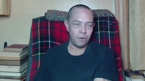 Snapshot of levon48 chatting on 1, 2, 2025 levon48 online show from 1, 2, 2025