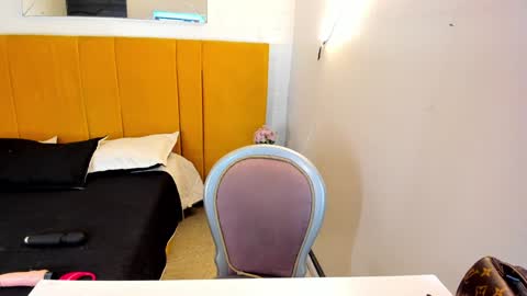 Lexi Howard  online show from 20, 12, 2024