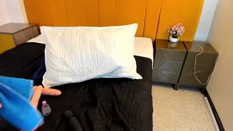 Lexi Howard  online show from 5, 2, 2025