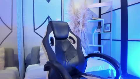 Lexi Adams  online show from 25, 4, 2026