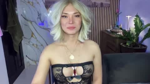 lexiesmith_ online show from 23, 10, 2025