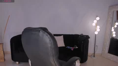 Lexie  online show from 15, 6, 2026