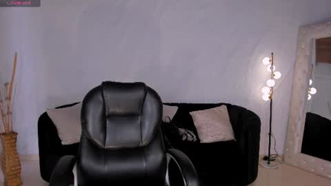 Lexie  online show from 19, 6, 2026