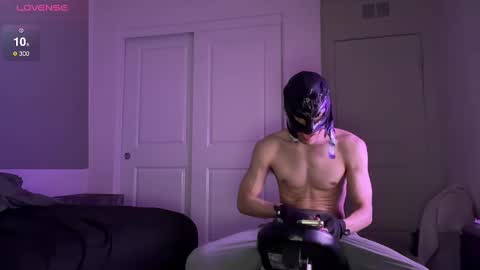 Snapshot of lexxxcazzo chatting on 11, 3, 2025 Dromaeosaurex online show from 11, 3, 2025