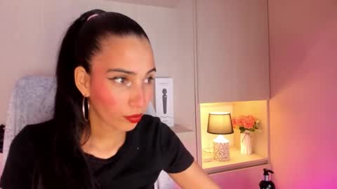 L I A  online show from 2, 12, 2025