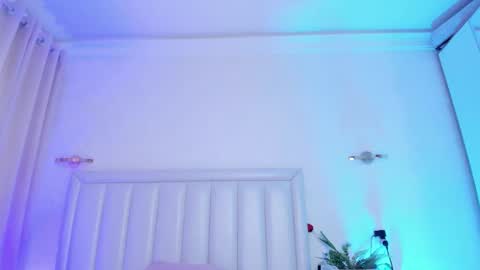 Snapshot of li_baby chatting on 15, 3, 2026 Shaya MILKY BOOBS online show from 15, 3, 2026